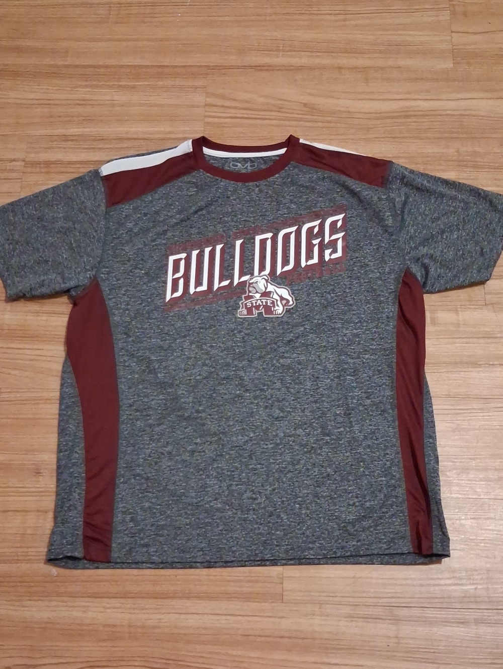 Bulldogs Short Sleeve Athletic Tee in Grey & Maroon